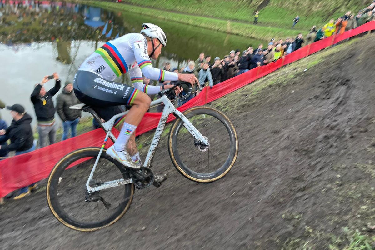 Virtually unbeatable Van der Poel does not aim for 'clean sheet': "Cyclo-cross World Championships remain the most important'