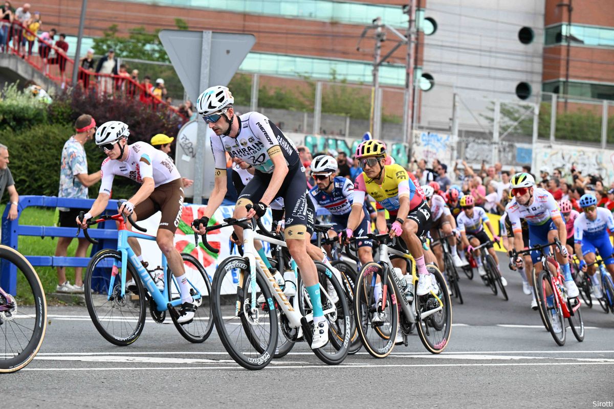 Poels moved to tears after a magnificent victory in the Tour: "I've always dreamed of this"