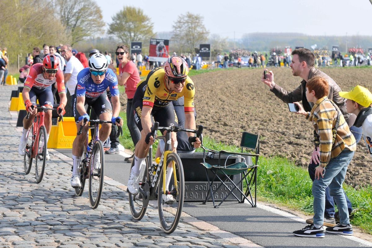 Spotted on Strava: Van Aert improves KOM time on a flat tire (and still went full throttle in pursuit of Van der Poel)